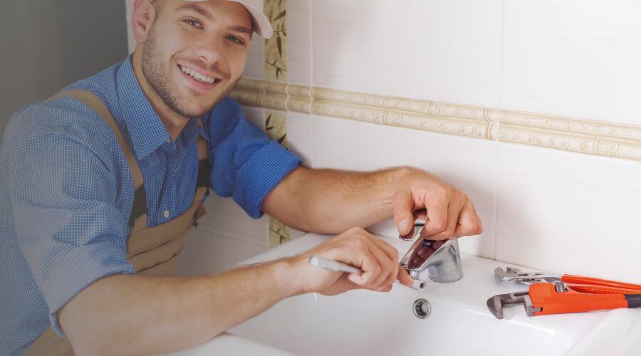Faucet installation and upgrades in Farmington, IA